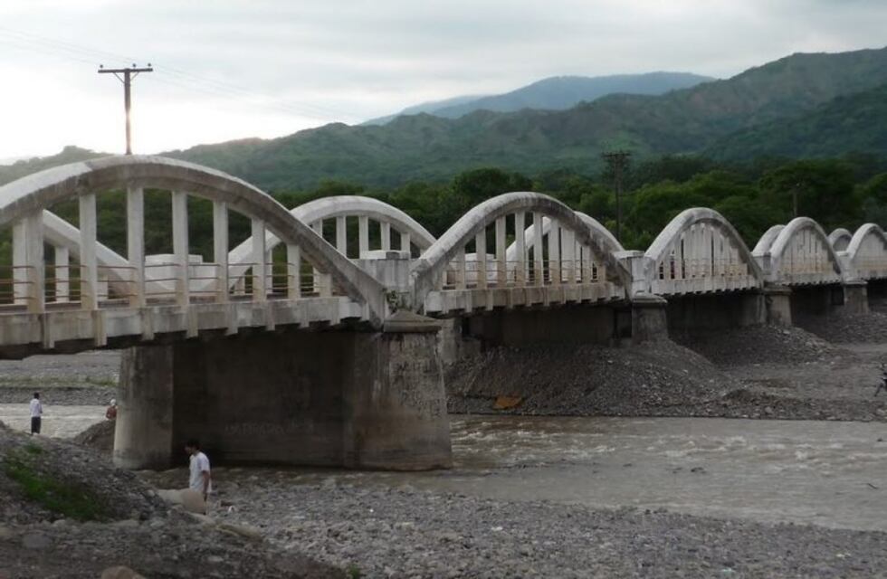 Encontraron un cuerpo cerca del puente de Vaqueros