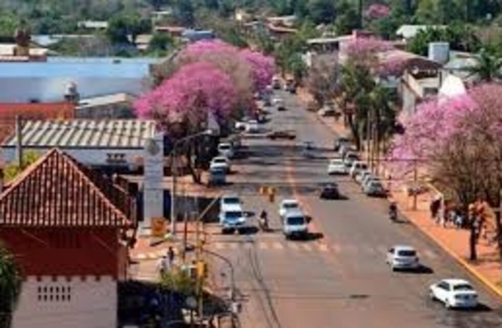 Vándalos perdieron el control y rompieron las vidrieras de varios comercios