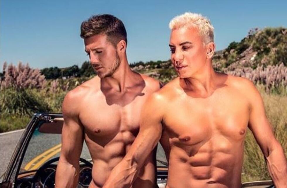 Flavio Mendoza se sacó toda la ropa y posó junto a otro hombre para promocionar su nuevo perfume