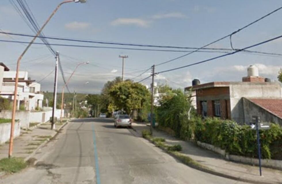 Carlos Paz: dos jóvenes robaron, los atraparon y sus familiares atacaron a los policías
