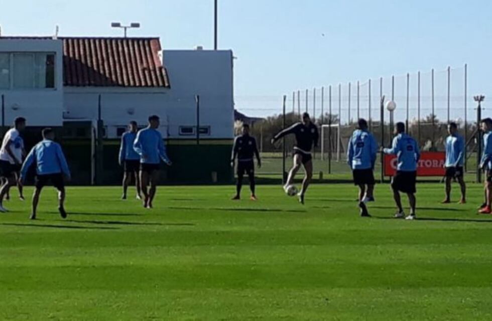 Así salían los jugadores de Estudiantes de Río Cuarto hacia el estadio