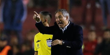 Ariel Holan dejó de ser el entrenador de Independiente\u002E (EFE)