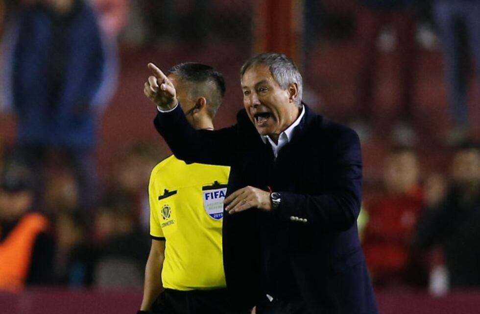 Ariel Holan dejó de ser el entrenador de Independiente