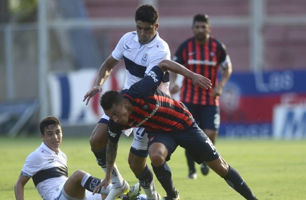 Con Cerutti como arquero, San Lorenzo superó por penales a Gimnasia