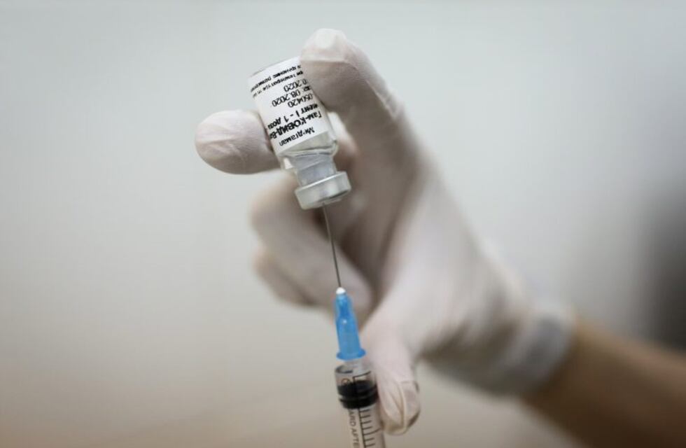 Las vacunas contra el coronavirus que pueden llegar al país avanzan con resultados provisorios