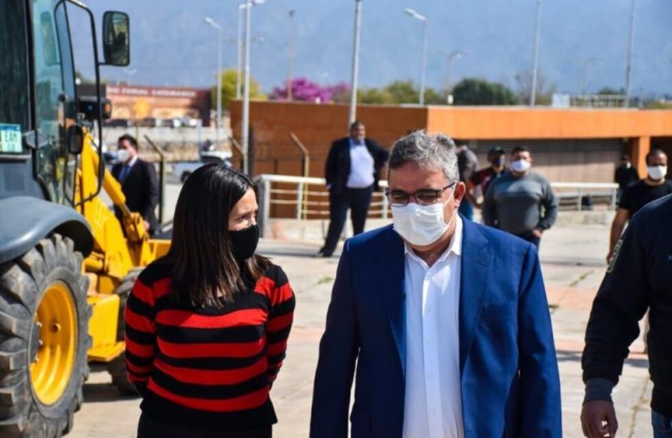 El gobernador Jalil visitó el estadio Bicentenario