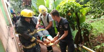 Rescataron a una mujer que cayó en un pozo de agua
