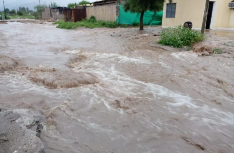 La lluvia provocó serios inconvenientes en la ciudad