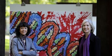 FILE PHOTO: French microbiologist Emmanuelle Charpentier (L) and professor Jennifer Doudna of the U\u002ES\u002E pose for the media during a visit to a painting exhibition by children about the genome, at the San Francisco park in Oviedo, SPAIN, October 21, 2015\u002E REUTERS/Eloy Alonso/File Photo