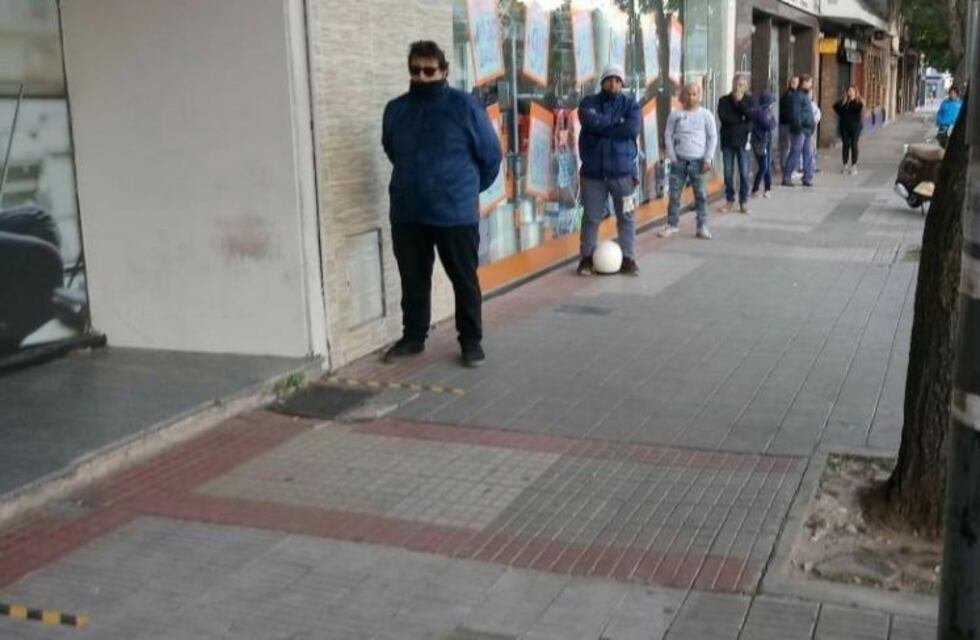 Ampliaron el operativo y los desvíos en Rosario para el pago en bancos