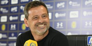 Diego Cocca, entrenador de Central en conferencia\u002E (CARC)