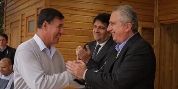 Passalacqua junto al presidente de la corte de Justicia misionera, Froilán Zarza, en la inauguración de la sede del Juzgado de Paz de Loreto, a la que asistió además el intendente Aquino\u002E (MisionesOnline)