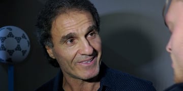 Oscar Ruggeri vivió una desopilante situación en el avión que lo llevó a Rusia\u002E EFE/Sebastián Meresman