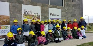 Visita de alumnos a la Planta de Separación de Residuos (prensa)