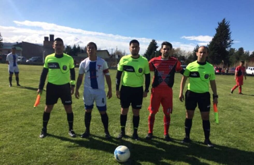 Fútbol cordillerano: mal comienzo en el Clasificatorio para Fontana y Belgrano de Cholila