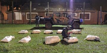 La droga estaba escondida en una zona de monte\u002E