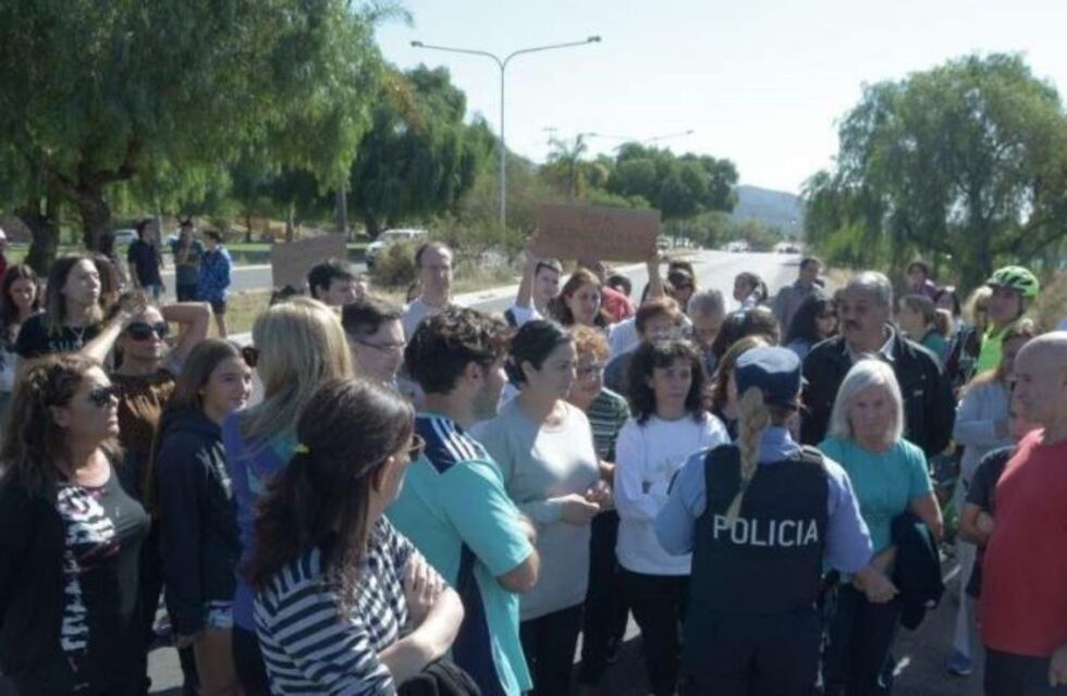 Salieron a la calle a protestar por la muerte de un vecino