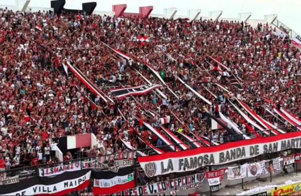 El insólito aviso de Chacarita a sus hinchas: no se permiten pistolas ni armas blancas