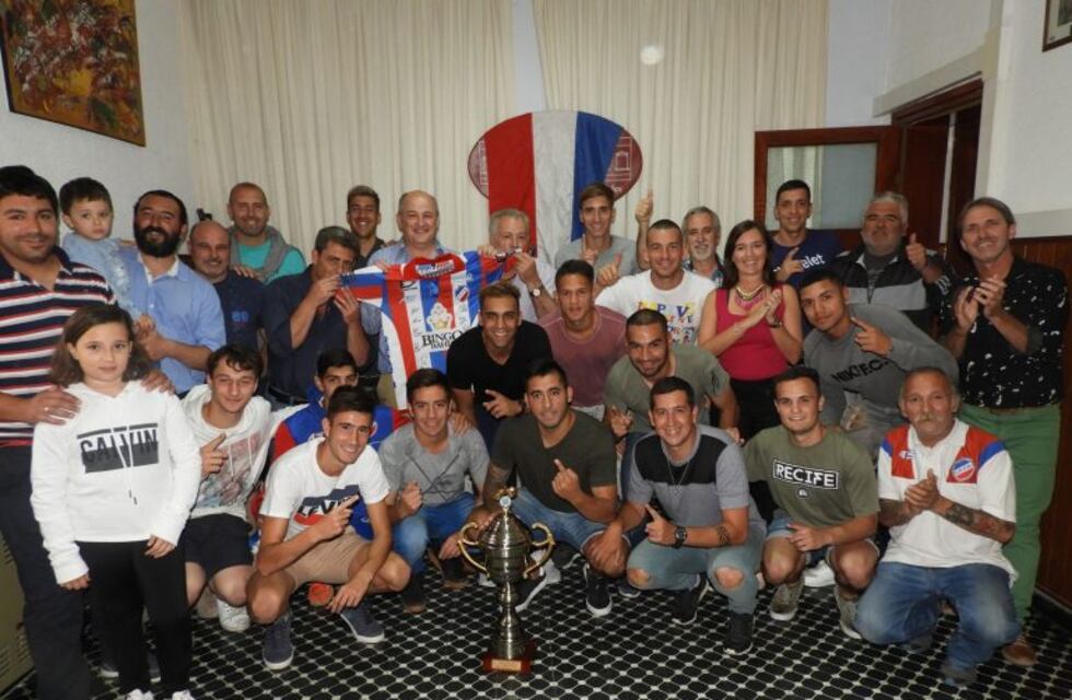 El intendente recibió al plantel de Rosario, campeón de la Liga del Sur