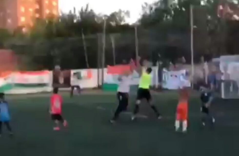 Escándalo en un partido infantil: un mayor a las trompadas con el árbitro