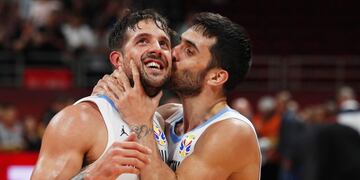 Facundo Campazzo, festejando el triunfo de Argentina\u002E