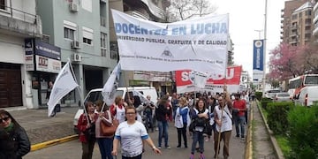 AGDU marcha en Paraná\u002E