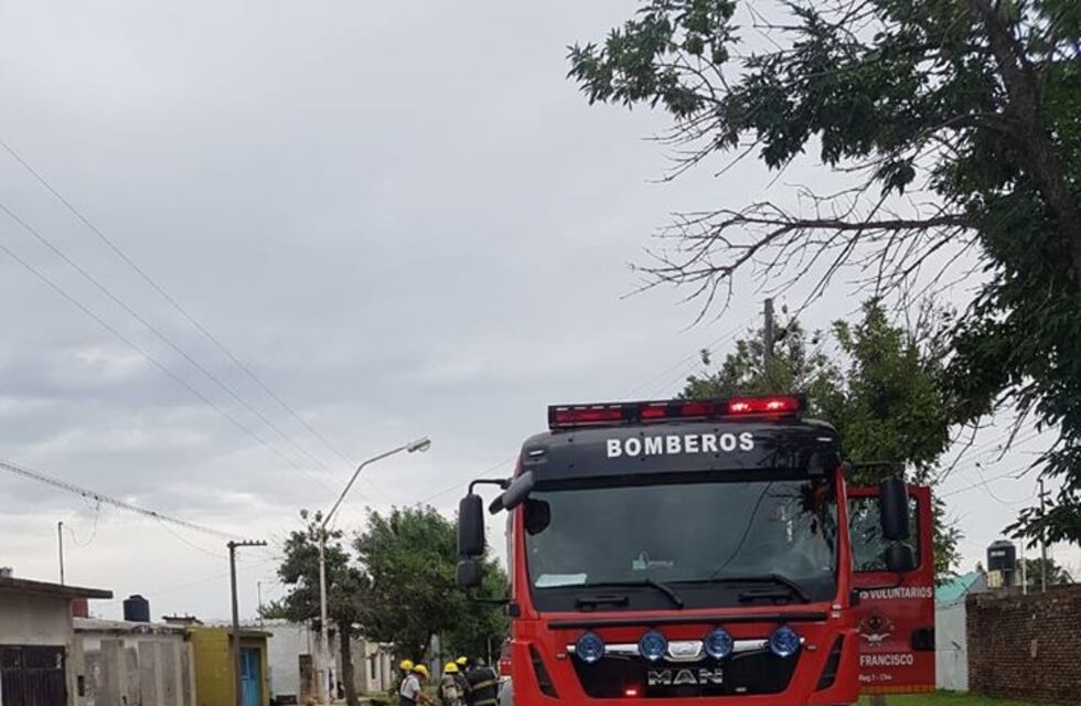 Bomberos intervino en un derrame de líquidos peligrosos en una casa
