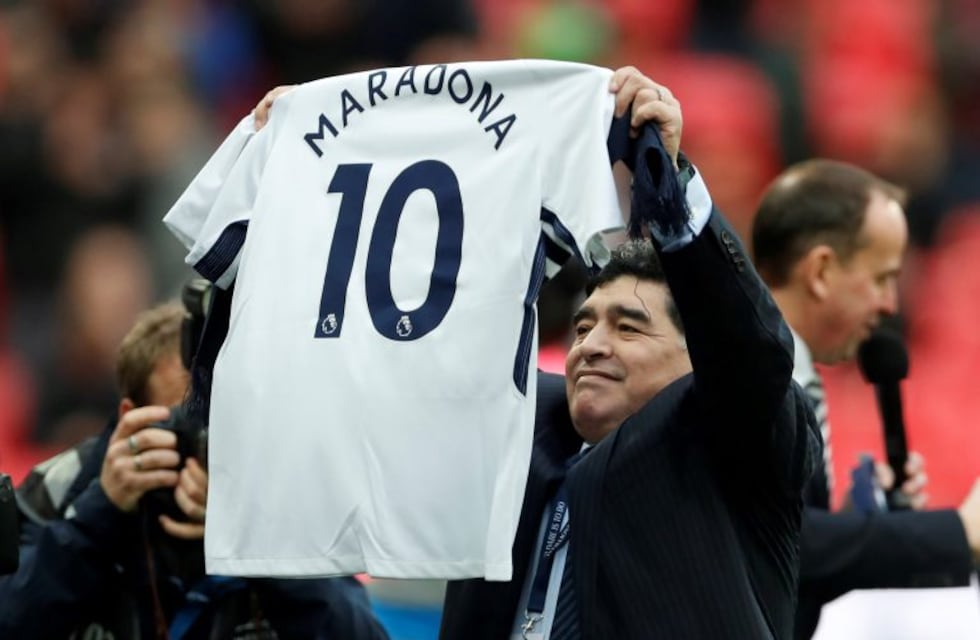 Maradona vio el triunfo del Tottenham de Pochettino y fue homenajeado en Wembley