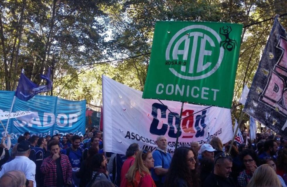 Los gremios docentes de Rosario llamaron a la unidad en un nuevo acto para repudiar la represión