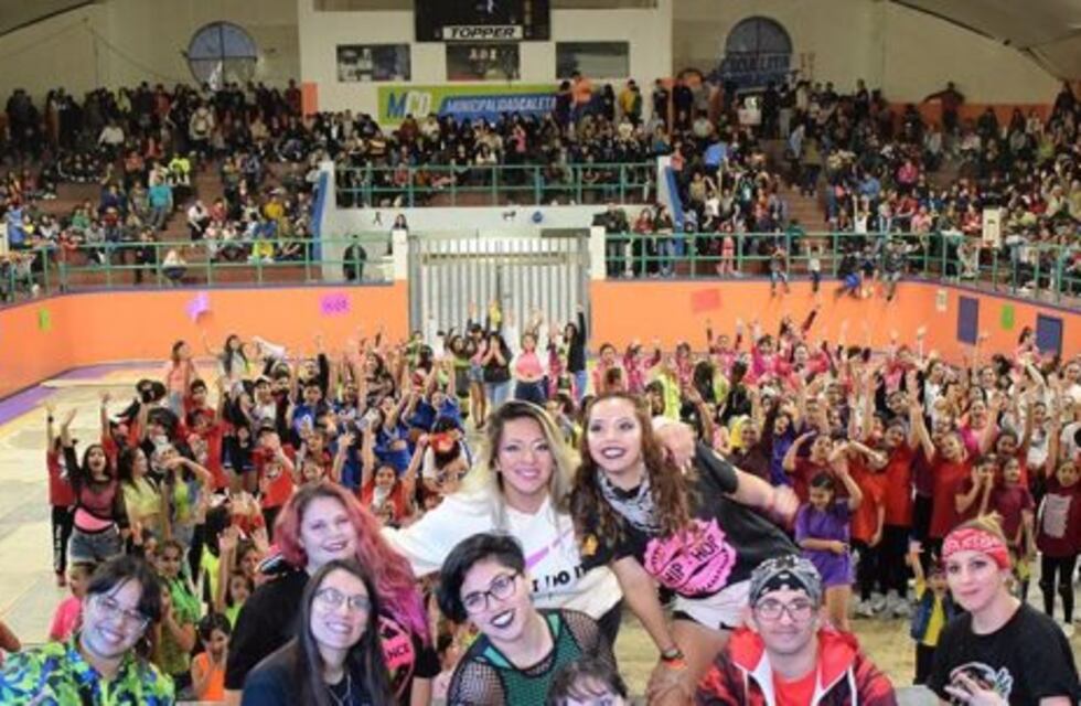 Multitudinario encuentro de danzas urbanas