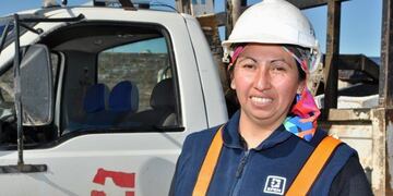 Paola Nahuelpi hace historia siendo la primera operaria del EPEN (Foto: LMN)