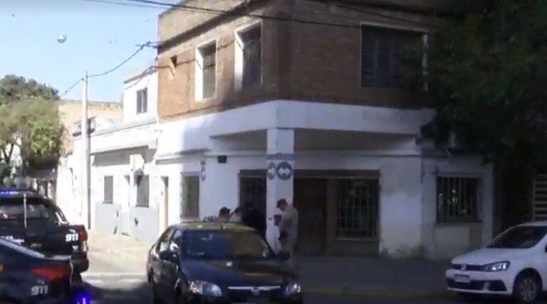 Rescatan a once caniches que estaban encerrados, sin agua ni comida