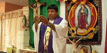El sacerdote jujeño Gustavo Barrientos, en Guanajuato, México