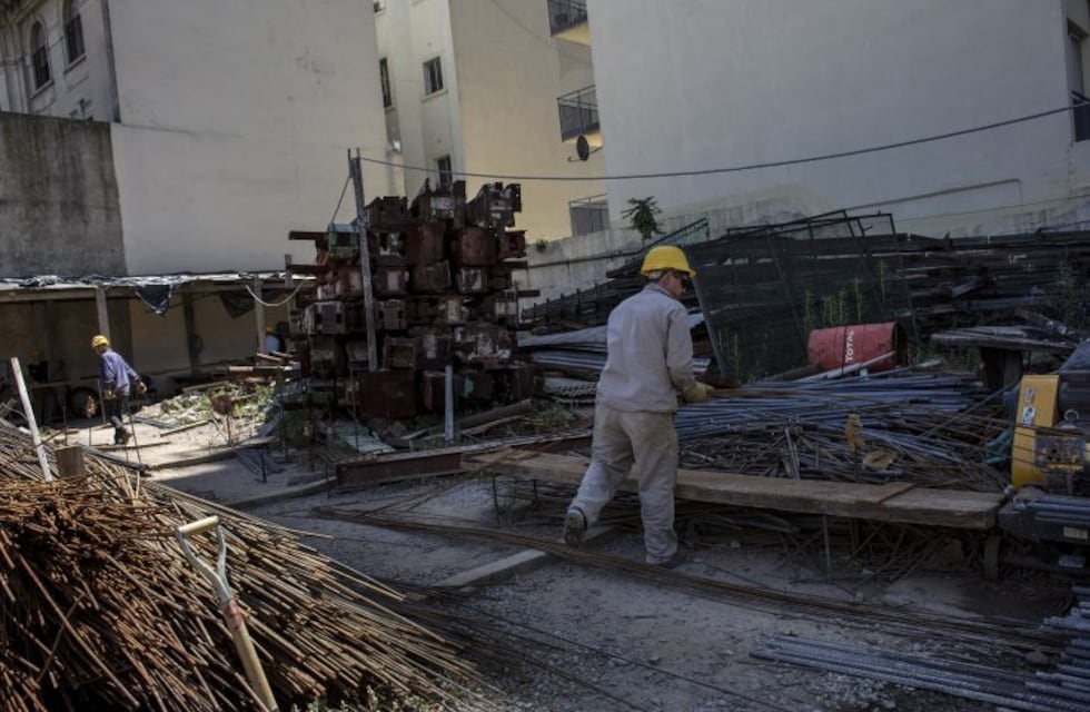 La actividad industrial cayó 8,1% en junio, según el Indec