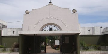 La policía estuvo trabajando en el Cementerio Municipal San Lorenzo\u002E (Cristian Ramírez)
