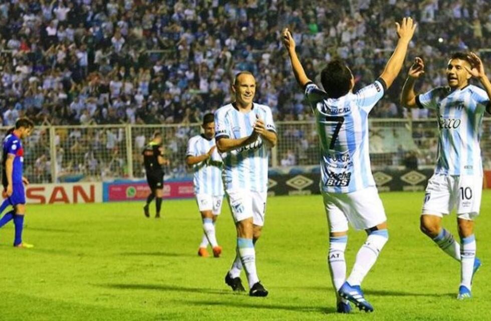 Un gol del Pulga Rodríguez fue elegido el mejor de la primera parte de la Superliga