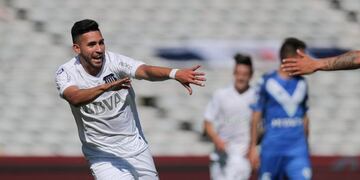 En su primer partido como titular, Bustos festejó su primer gol con la Albiazul en partidos oficiales\u002E Ya le había convertido a River en el amistoso\u002E