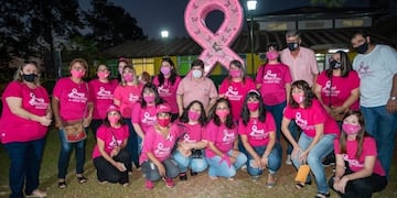 Inauguraron un Monumento a la Concientización del Cáncer de Mama frente al hospital de Puerto Esperanza