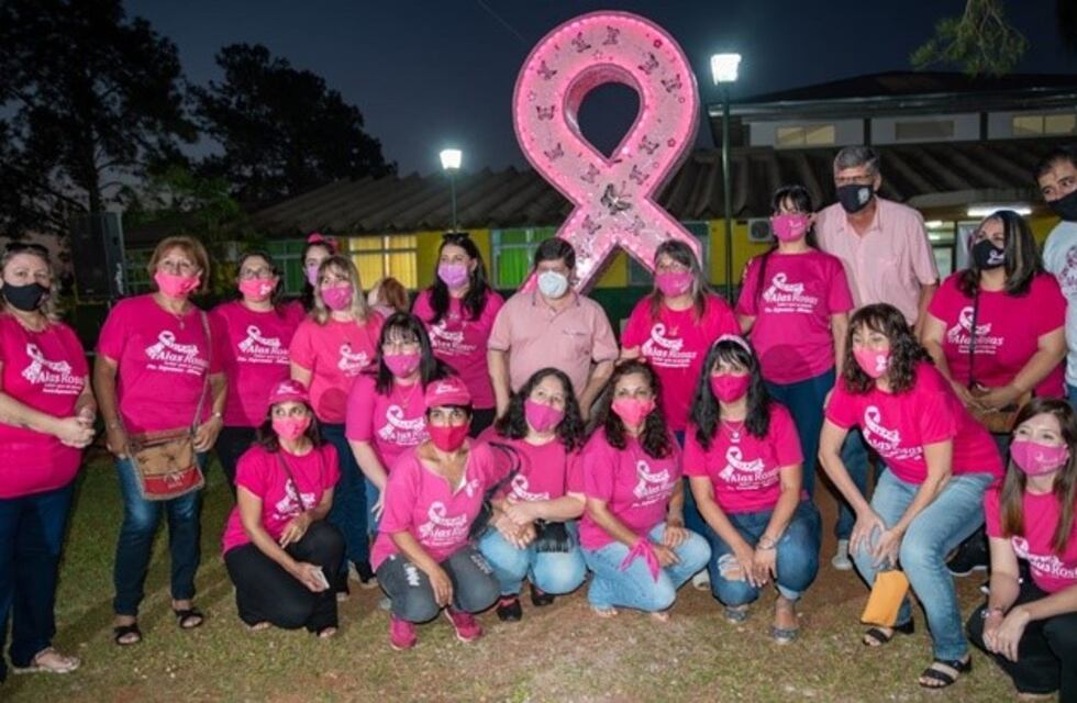 Inauguraron un Monumento a la Concientización del Cáncer de Mama frente al hospital de Puerto Esperanza