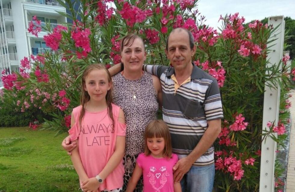 Rita Schmit viaja con 7 ciudadanos alemanes a Alemania donde quedaron solas sus hijas chicas