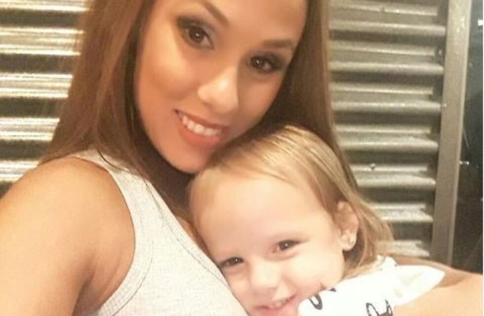 Barby Silenzi se cansó de las críticas por la foto amamantando a su hija