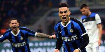 Milan (Italy), 11/01/2020\u002E- Inter Milan's Lautaro Martinez jubilates after scoring the opening goal during the Italian Serie A soccer match Fc Inter vs Atalanta Bc at Giuseppe Meazza stadium in Milan, Italy, 11 January 2020\u002E (Abierto, Italia) EFE/EPA/MATTEO BAZZI
