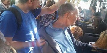 Un hombre eyaculó sobre una pasajera en la línea 160