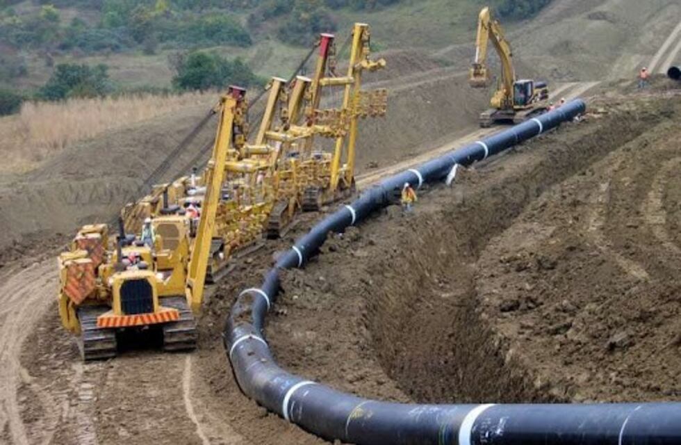Un intendente "regaló" los caños de un gasoducto valuados en más de 300 millones