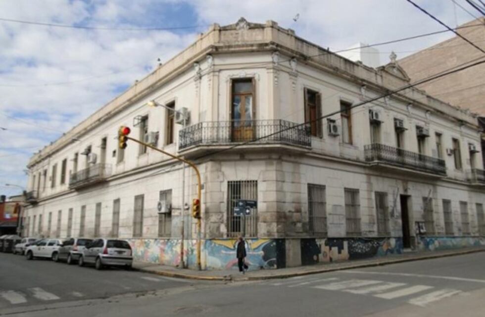 El COPNAF intervino en el caso de la menor que aparece fotografiada junto a una pareja desnuda