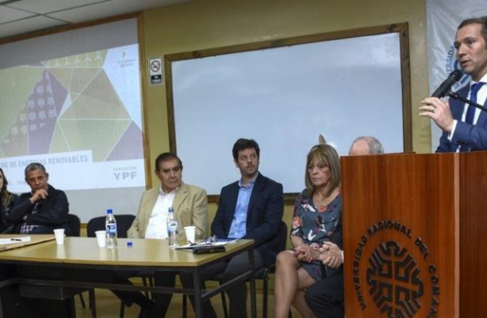 Gutiérrez asistió al lanzamiento del curso de formación en energías renovables