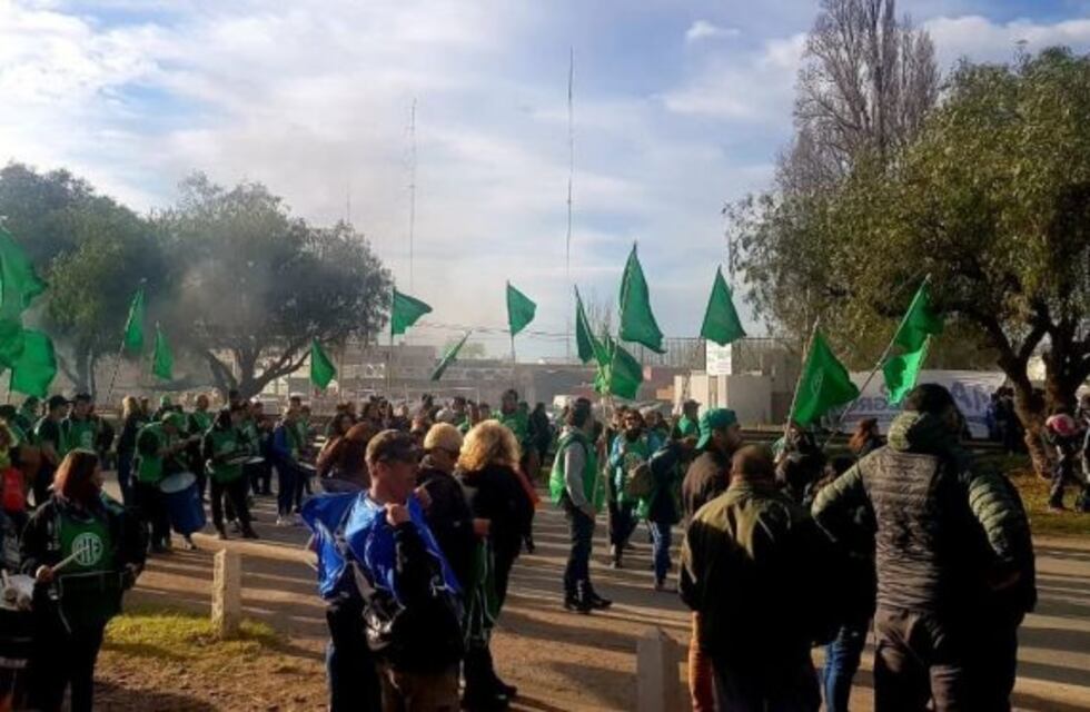 Jornada de cortes y protestas en reclamo de aumentos en el salario social complementario