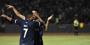 La boca llena de gol de Ramírez en el festejo ante River\u002E