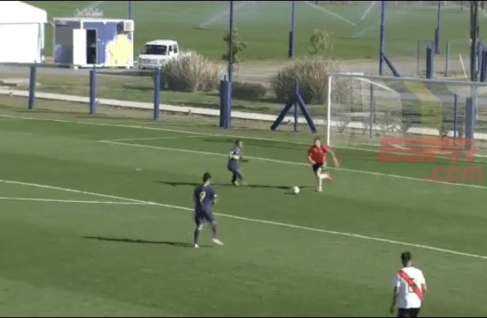 Martínez qué loco que está: en inferiores, un jugador de River dejó en ridículo a tres jugadores de Boca