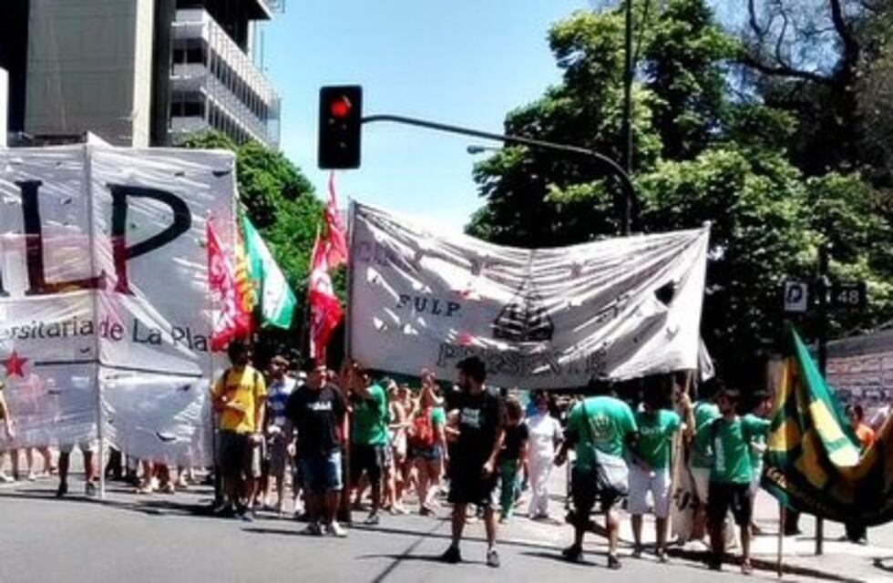 Alumnos de la UNLP reclamarán mejoras en el Boleto Único Estudiantil